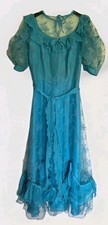 Hellblaues Festkleid im Biedermeier-Stil