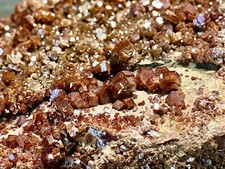 TOP! wunderschöne, orangerote Vanadinit XX mit Baryt, Mibladen, Marokko. 1245 g