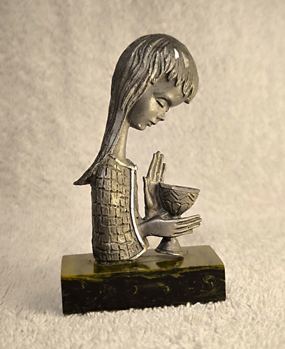 Betende frau figur aus metall - frau,