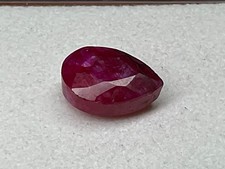 Edelstein Rubin rot Roh  / CN