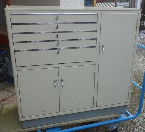 Arztschrank