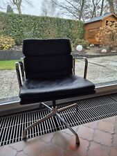 Vitra Eames Alu Chair 208, drehbar,  mit schwarzen Lederpads