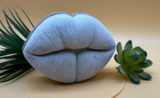 Beton Lippen Skulptur grau –