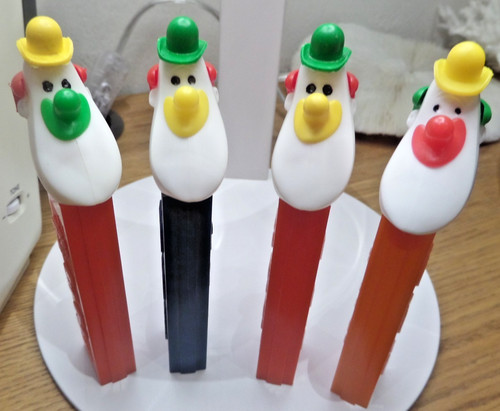 Pez rare vintage feet - pez,