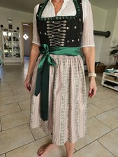 zum Frühlingsfest: Dirndl von