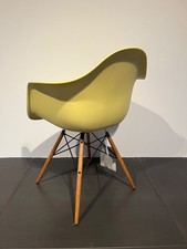vitra Eames Plastic Armchair