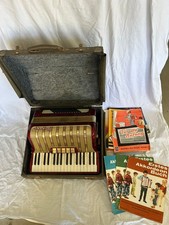 Hohner Concerto III Akkordeon 3 Instrument mit Koffer und Heften rot Buch
