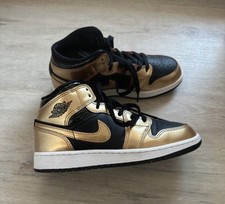Air Jordan 1 Mid Metallic Gold 