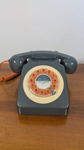 Telefon vintage wild and wolf - vintage,