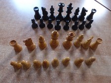 Schachfiguren aus lasiertem