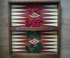 Backgammon : Holz, Intarsien, 47,5 x 25,5 x 6,5 cm zusammengeklappt