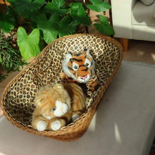 Vintage: Hunde- oder Katzenkorb aus Weide, unbeschädigt, mit Stoff ausgelegt