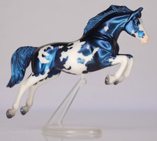 Breyer Pferd Stablemates Modellpferd Halloween Spooky Surprise Mini Tabitha