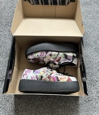 Neu ohne Etikett T.U.K