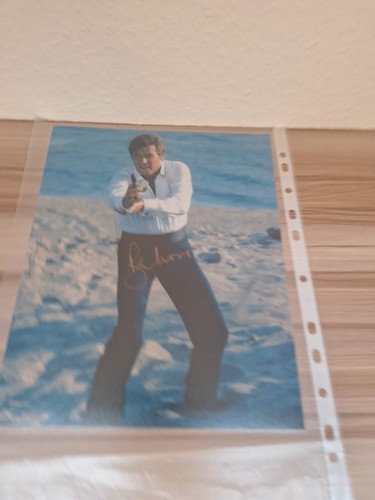 James bond roger moore - roger,