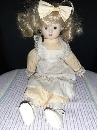 Vintage gilde porzellanpuppe - vintage,