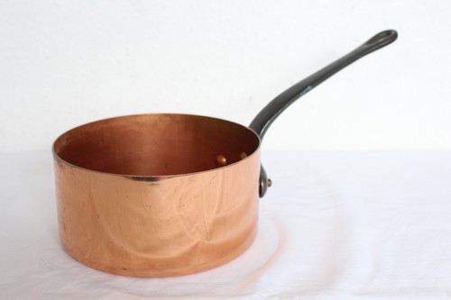Schöner alter kupfertopf mit - alter,