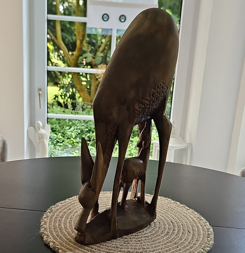 Handgeschnitzte holzskulptur - handgeschnitzte,