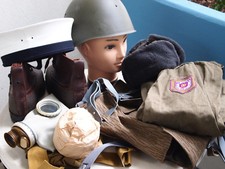 NVA Konvolut militärischer Ausrüstung, Gasmaske, Varnamo Boots, Rucksack, Helm