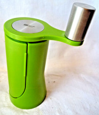 Ad Hoc Muskatnussmühle h 12 cm unbenutzt