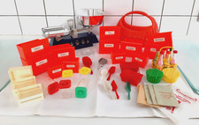 Vintage Kaufladen Zubehör Waage Schubfächer Körbe Tüten Flaschen Kisten Teller