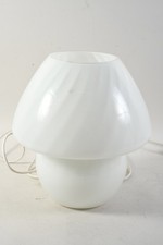 C25Z62- Vintage Glas Tischleuchte in Pilzform wohl Peill & Putzler um 1970