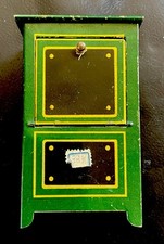 antike Spardose in Form von einem Tresor