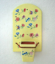 Terracotta Dachschindel mit kleinem Blumentopf in Serviettentechnik gearbeitet