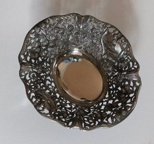 Durchbruchschale 746g verziert 30cm Rosenmotiv Zinn? versilbert? alt vintage