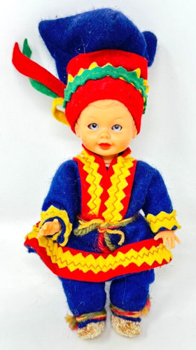 Antike puppe mit tracht und - puppe,