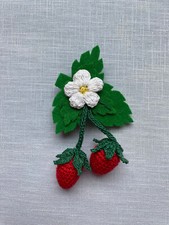 Erdbeeren französische Haarklammer gehäkelt Handmade crochet Beeren