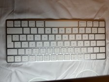 Apple Magic Wireless Keyboard 2 Tastatur A1644 Akku weiß silber Bluetooth QWERTZ