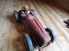 großes Auto Vintage mit Biker - Fahrer, Figur  Automodell Bugatti 50 cm Lang