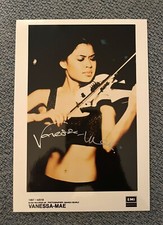 Vanessa Mae Hochglanz Original signierte Autogrammkarte 12,5 x 18 cm