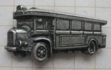 BUS / ÖPNV / OLDTIMER YOUNGTIMER ...................... älterer  Auto Pin (235i)