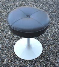 Knoll International Eero Saarinen Tulip Hocker aus dem Jahr 1973 Klassiker