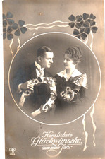 AK   Neujahr - Paar hält Hufeisen - Kleeblatt  im oberen Drittel - Verlag:  BB J