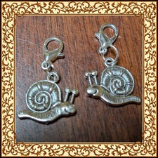 2  x Schnecken Charm Anhänger ca. 2 x 2 cm silber Karabiner Schmuck DIY basteln