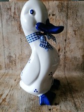 Keramik Ente Weiß mit blauen Punkten und Schleife  32cm