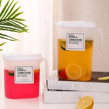 Wasserkrug mit Deckel