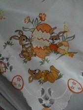Ostern - Tischdecke cremig mit Osterhasen-Design Größe: 85 x 85 cm NEU   T111