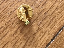 Pin FIFA Weltmeisterschaft 2010  - Anstecknadel FIFA World Cup Pokal - Goldfarbe
