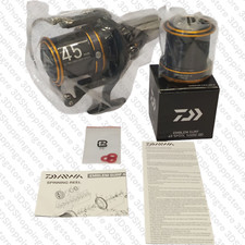 Daiwa Brandungsrolle 23 Emblem Surf 45 SCW QD + Spool 5000DC