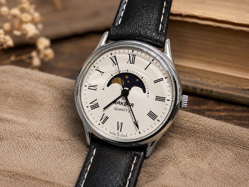 Raketa moon phases quartz - phases,