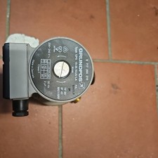 Pumpe Umwälzpumpe UPS 15-35/50 JULA Grundfos 8717204216 grau