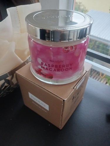 Raspberry macaroons partylite - macaroons,