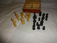 Antike Holzschachfiguren mit