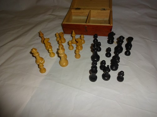 Antike holzschachfiguren mit - antike,