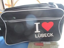 UNIKAT NEUE SCHWARZE BagBase Schultertasche BG14 mit Sticker + LÜBECK-Aufdruck