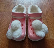 gefütterte Hausschuhe / Clogs